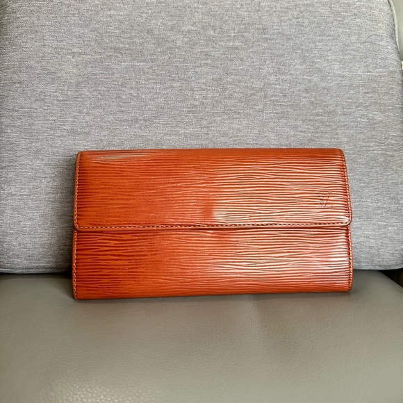 Louis Vuitton Epi Sara Large Wallet, Authentic, Brown - Picture 3 of 14